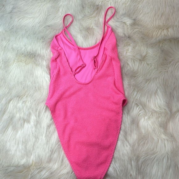 Good American Always Fits One-Piece Swimsuit. - Picture 3 of 6